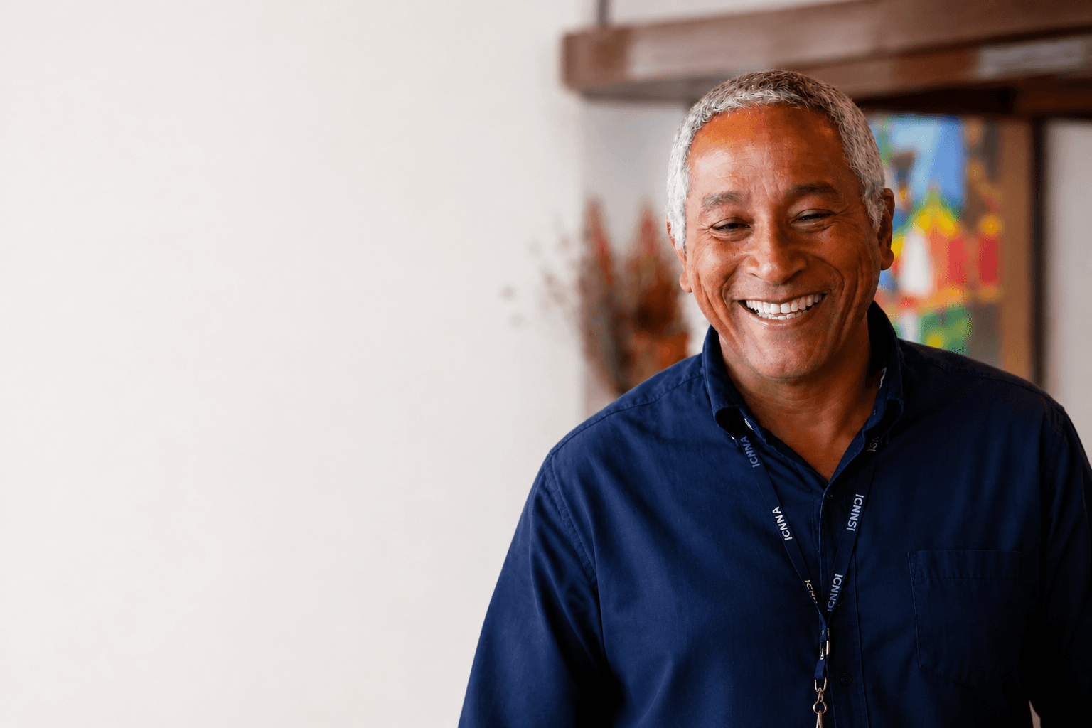 Raúl Pinillos, profesor de inglés, sonriendo